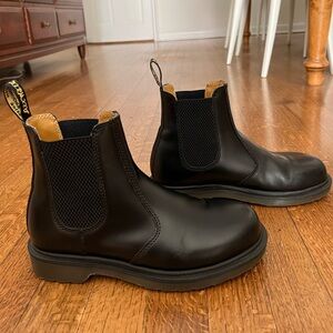 Dr. Marten Chelsea Boots 2976